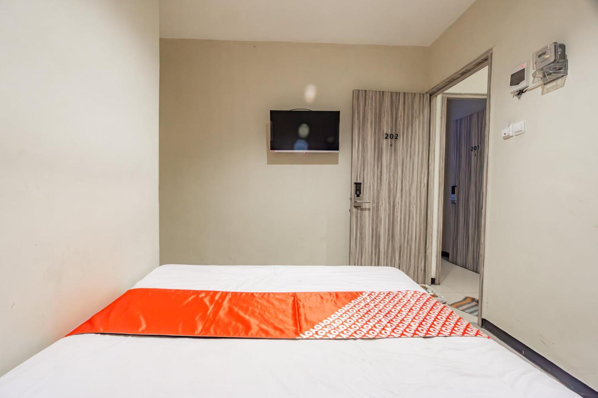 Ace Business Hotel Galaxy Сурабая Экстерьер фото